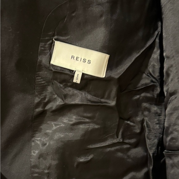 NWT Reiss Hope Two Button Notch Travel Suit Jacket in Black (44R) - Picture 7 of 8